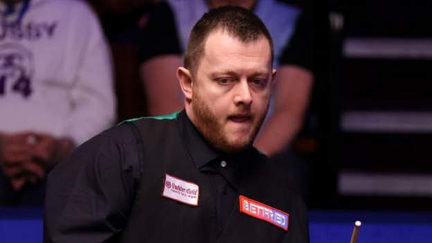 In the first round match of the World Snooker Championship, Mark Allen defeated Scott Donaldson by 5 frames to 4