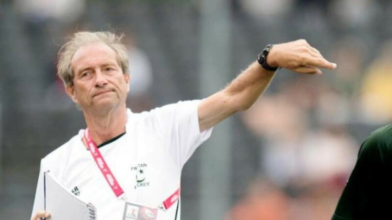 Hockey coach Roland Ultmans will train the players for 2 weeks
