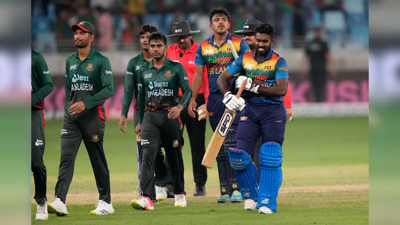 Sri Lanka defeated Bangladesh by 2 wickets after a thrilling match in the crucial match of the Asia Cup. Sri Lanka crossed the target of 184 runs